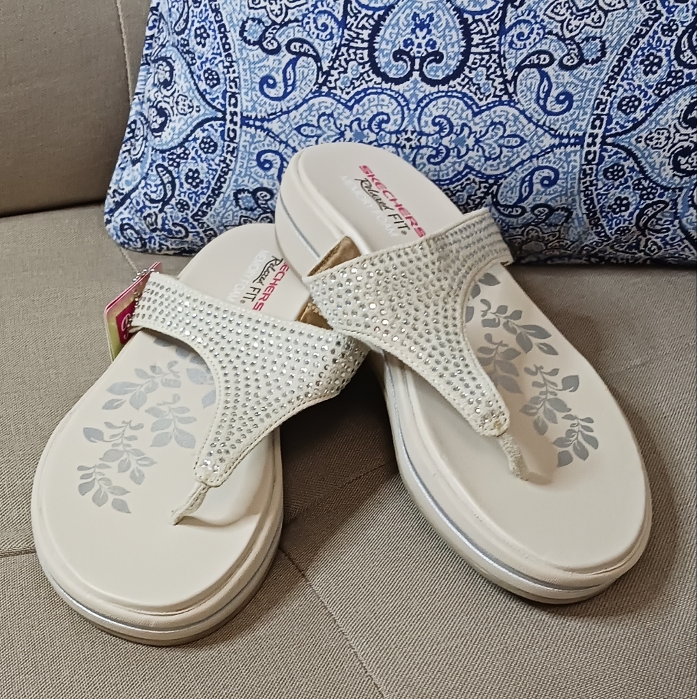 Skechers Relaxed Fit sandals natural NWT
